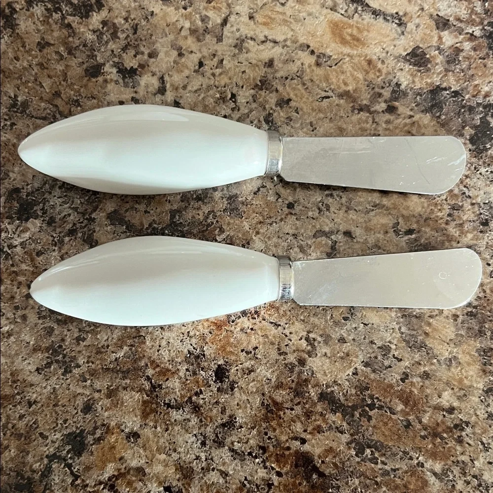 Baxter Bunny Ceramic Bowl & 2 Stainless steel Knives Spreader 3 Piece Set